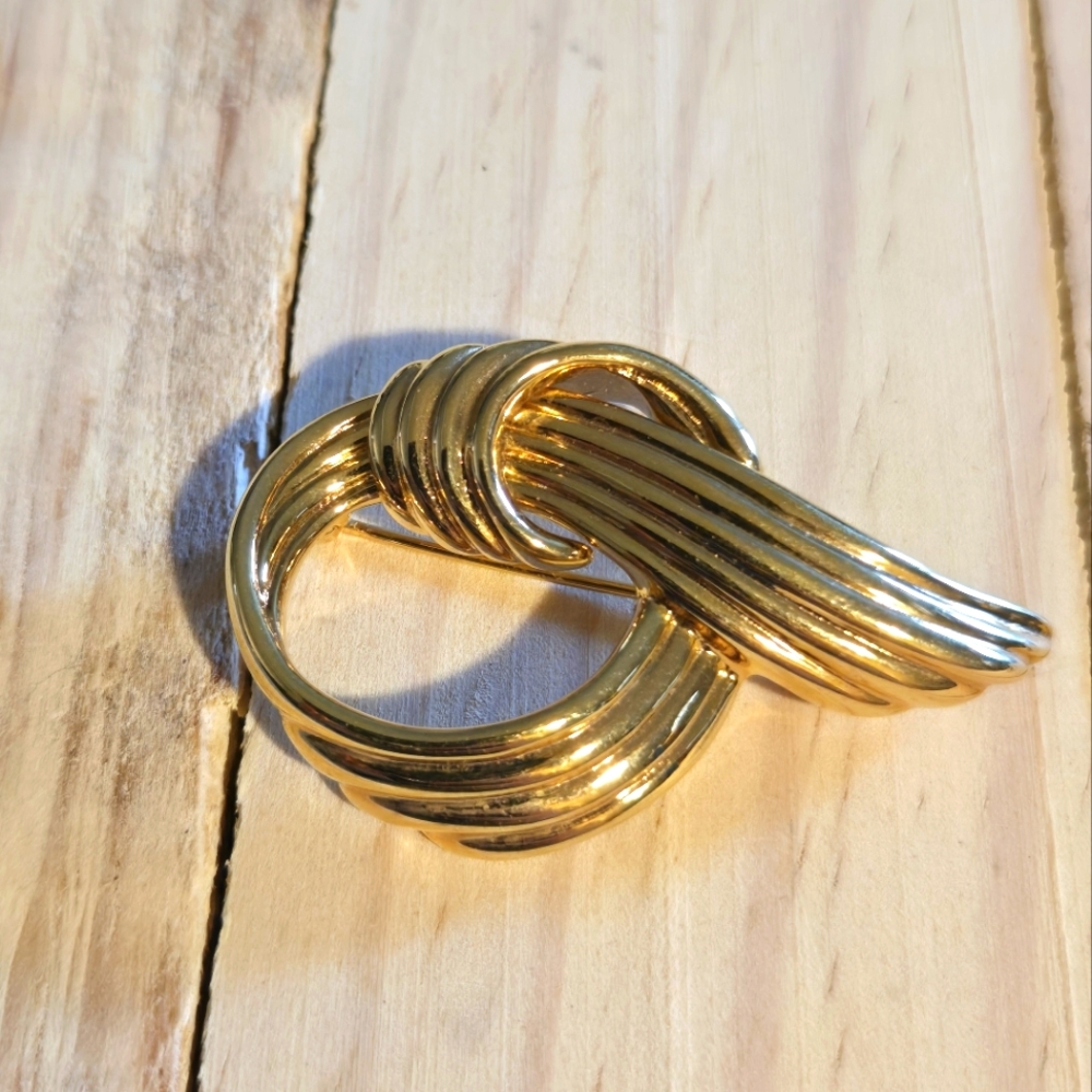 Monet Goldtone Brooch Artistic Design Vintage
